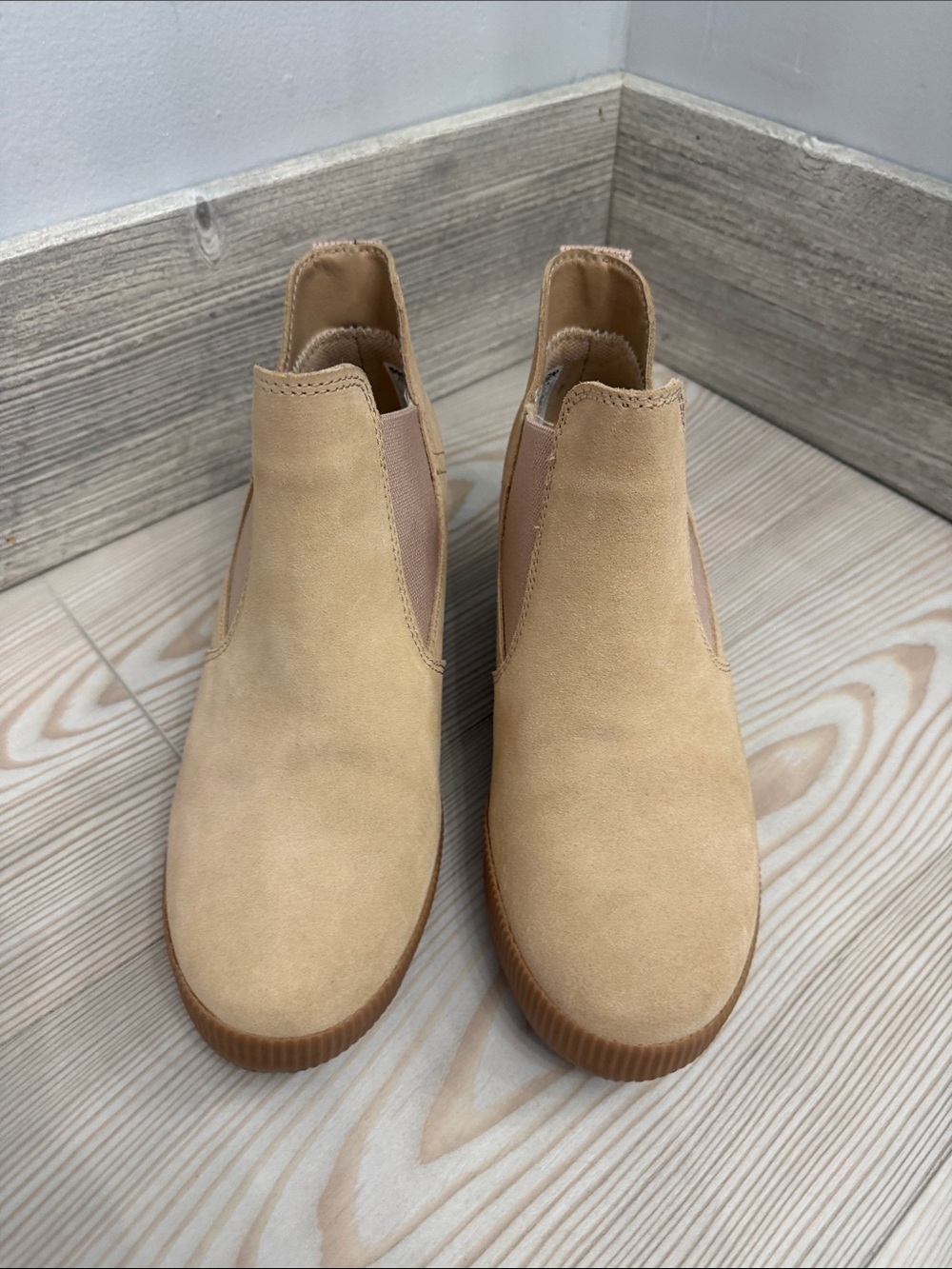 Sorel Tan Chelsea Wedge Ankle Boots - Picture 3 of 4
